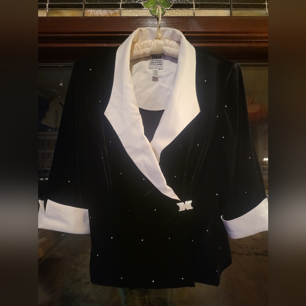 Elegant Cream Blazer by R&M Richards
